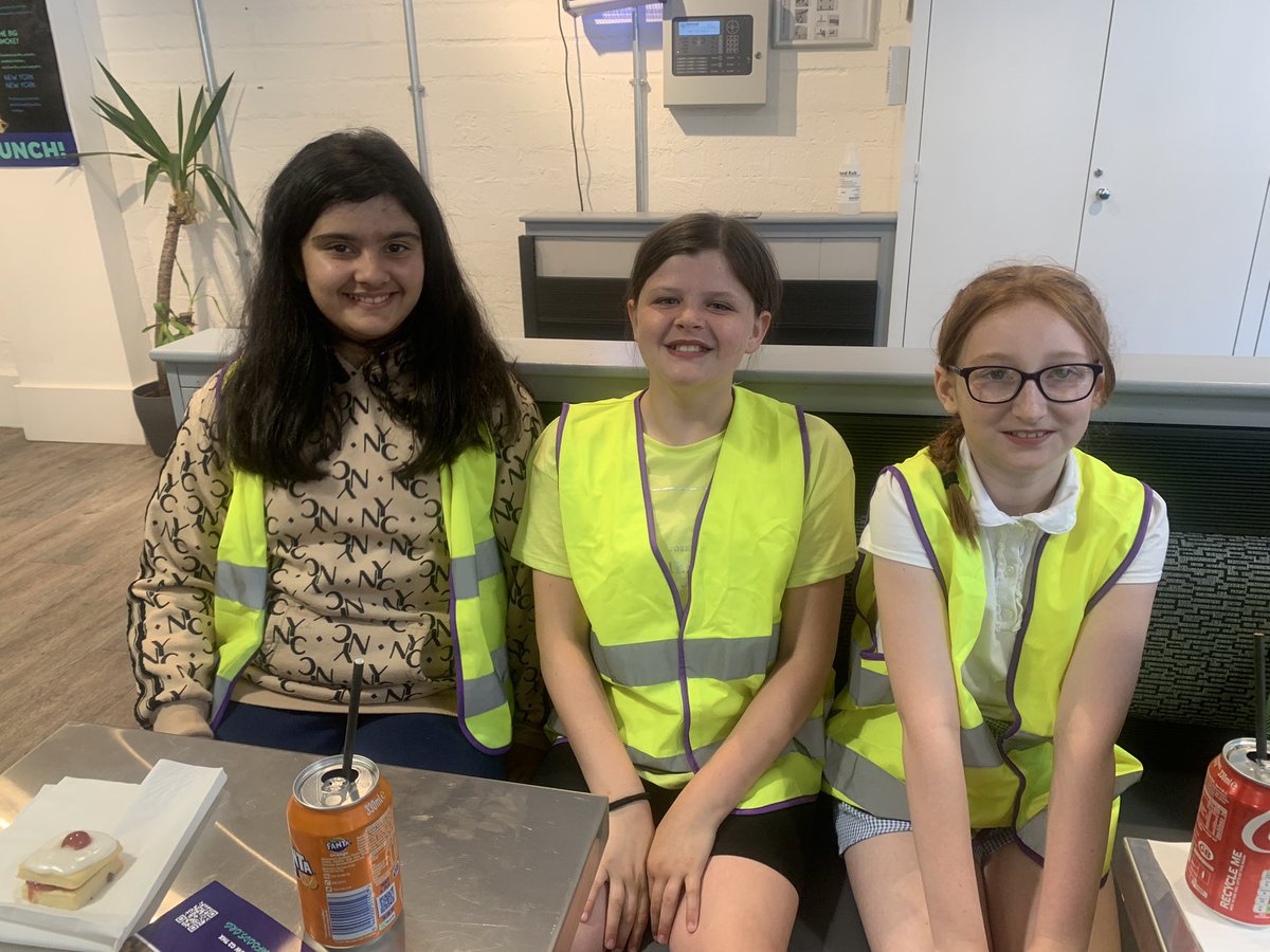 MrsReillyPT's tweet photo. Thank you to @LaunchFoods for an amazing morning at Launch Coffee for our citizenship winners! What a treat! 🙏☀️🧁☕️@RiversideGovan https://t.co/bd8D4lnao8