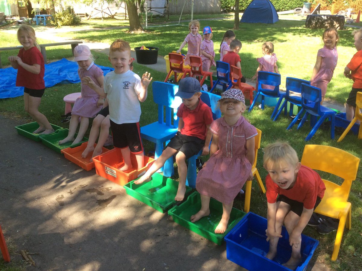 Our youngest children loved having a ‘foot spa’ today to keep cool in the shade outside! ☀️🥵🤩 🦶🌊 @EYTagteam @EarlyExcellence @ABCDoes @SwailesRuth @ActiveCumbria @MrsAEYFS #eytagteam