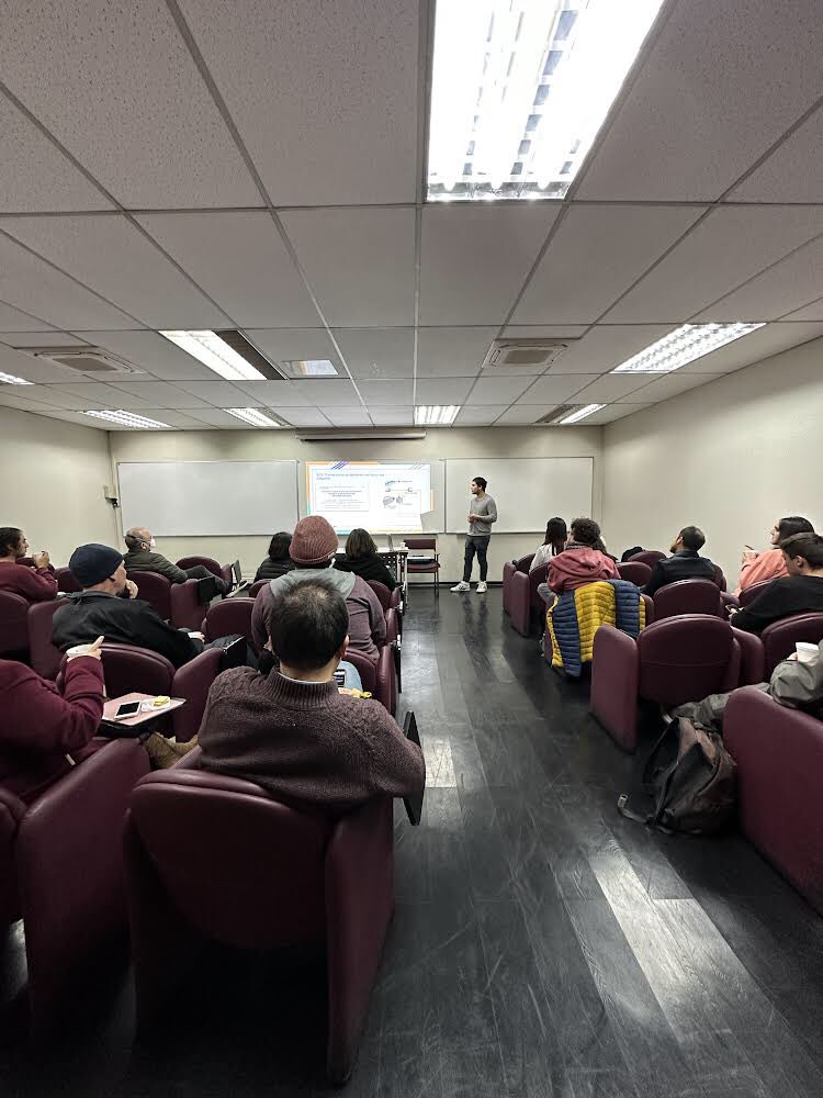 FisicaUsach's tweet photo. ¡Terminamos la tercera charla Fractalks! Agradecemos a tod@s por su participación y entrega en la divulgación científica. Sigamos acercando la ciencia a nuestra comunidad. ¡Pronto habrá más jornadas juntoVectoras Usach! 🔬🌟 #Fractalks #CienciaComunitaria #DivulgaciónCientífica https://t.co/Kmiy5Df2LZ