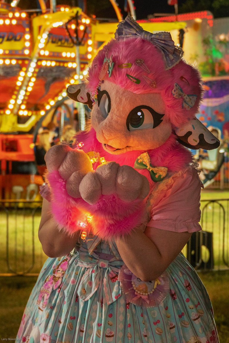 My dad, brother, fiancé and I went through hell for this carnival photoshoot, so many unhinged children 💀 but we got such good photos 🥹 
.
.
#fursuit #furry #furryphotoshoot #fursuiting #sheepfurry #carnival #egl #swetlolitafashionstyle #sweetlolita #angelicpretty #APdinerdoll