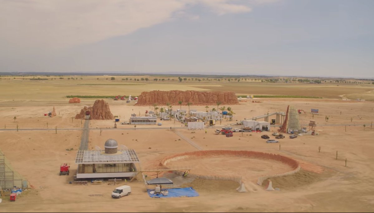 DiscussingFilm's tweet photo. An entire town was built in the middle of Spain for Wes Anderson’s ‘ASTEROID CITY’.

Read our review: https://t.co/N8n26XqqQM https://t.co/YdSeKHzY01