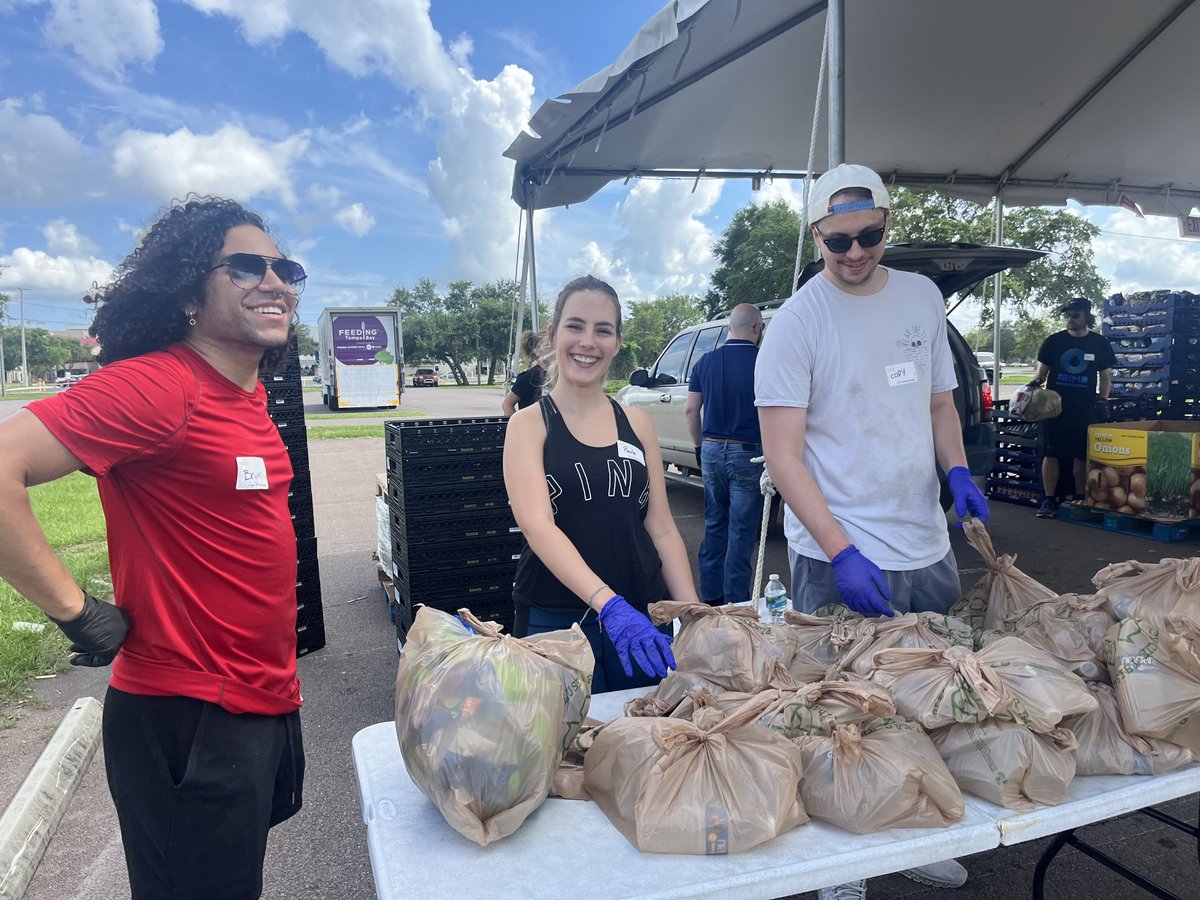 We’re no strangers to assisting @FeedingAmerica @FeedingTampaBay as they are one of our favorite organizations to spend time with. Donating/volunteering helps provide meals to those in need, so we invite you to visit feedingtampabay.org/how-you-can-he… 
#StandwithFTB #HungerHeroes #TampaBay