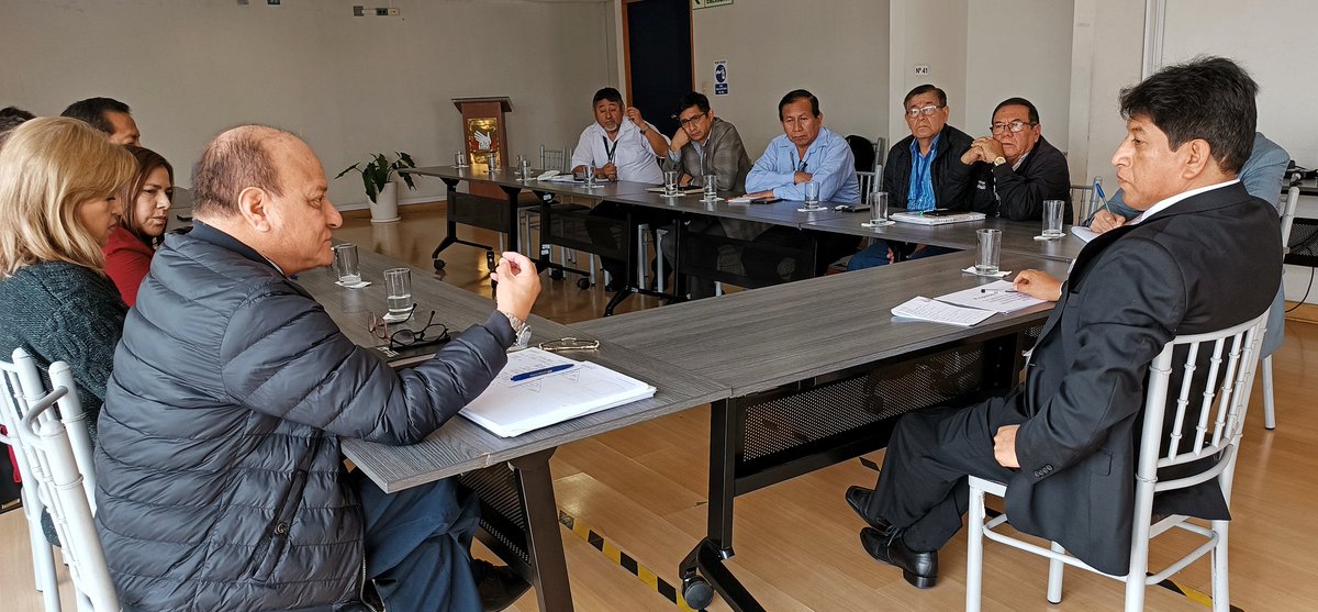 InfoSindicatos's tweet photo. Confederaciones de Trabajadores Estatales (CTE, CTE, UNASSE, CONFETEP y CONASEP) se reunieron con el Defensor del Pueblo @Defensoria_Peru, Dr. Josué Gutiérrez. Advirtieron Paro Nacional para el 20 y 21 de junio ante negligencia del gobierno @pcmperu de atender demandas en #NCC https://t.co/Xk6EifDubB