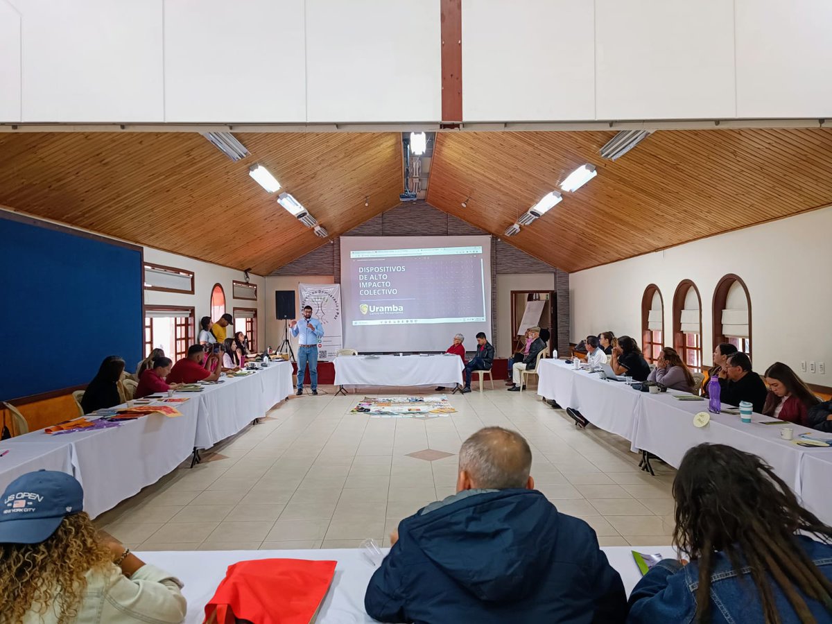 PaSocialCali's tweet photo. La Diaconía de Formación y Transformación Humanitaria 👥 de la Pastoral Social 💚 de la @Arqui_Cali participó de la feria de iniciativas de paz convocada por la Red Nacional en Democracia y Paz #RNDP en la ciudad de Bogotá los días 9 y 10 de junio.
#paz #Colombia #verdad https://t.co/AvDywNSknD