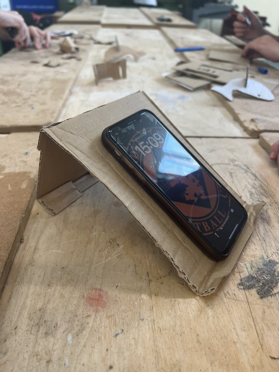 MrsBrown_DT's tweet image. Challenged S2 to make a freestanding cardboard phone stand without using any tape or glue - some great solutions! #cardmodelling #sketchmodelling #problemsolving #developingdesignskills #skillbuilder