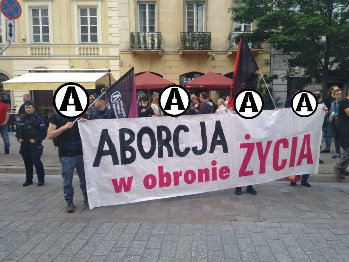 WarszawaAnarch's tweet photo. Państwo polskie za nic ma los osób ciężarnych. Byłyśmy dziś na proteście upamiętniającym kobiety, które zmarły z powodu zakazu aborcji. 

Prawo pisane przez religijnych fundamentalistów tylko i wyłącznie krzywdzi ludzi, nie chroni nikogo. 

#AniJednejWięcej #PrzestańcieNasZabijać https://t.co/YJW1mY6etG