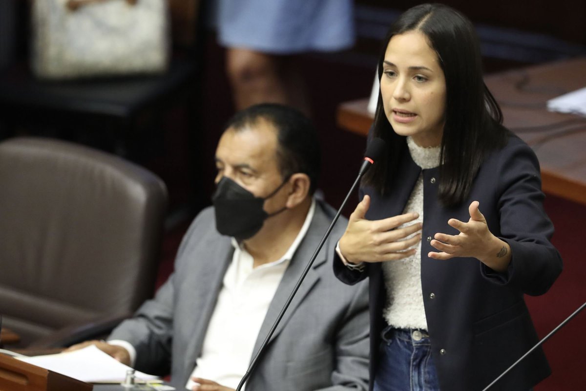 Ojo_Publico's tweet photo. 📍La presidenta de la Comisión de Trabajo, #SigridBazán, cuestionó los retrasos del Gobierno en presentar su propuesta de reforma de pensiones👵🏽👴🏼. Señaló que el Congreso tomará la batuta y votará los proyectos individualmente en el Pleno.
#ReformaAFP🔎
👉https://t.co/WWeqvvbCT9 https://t.co/AFhd1Ettx6