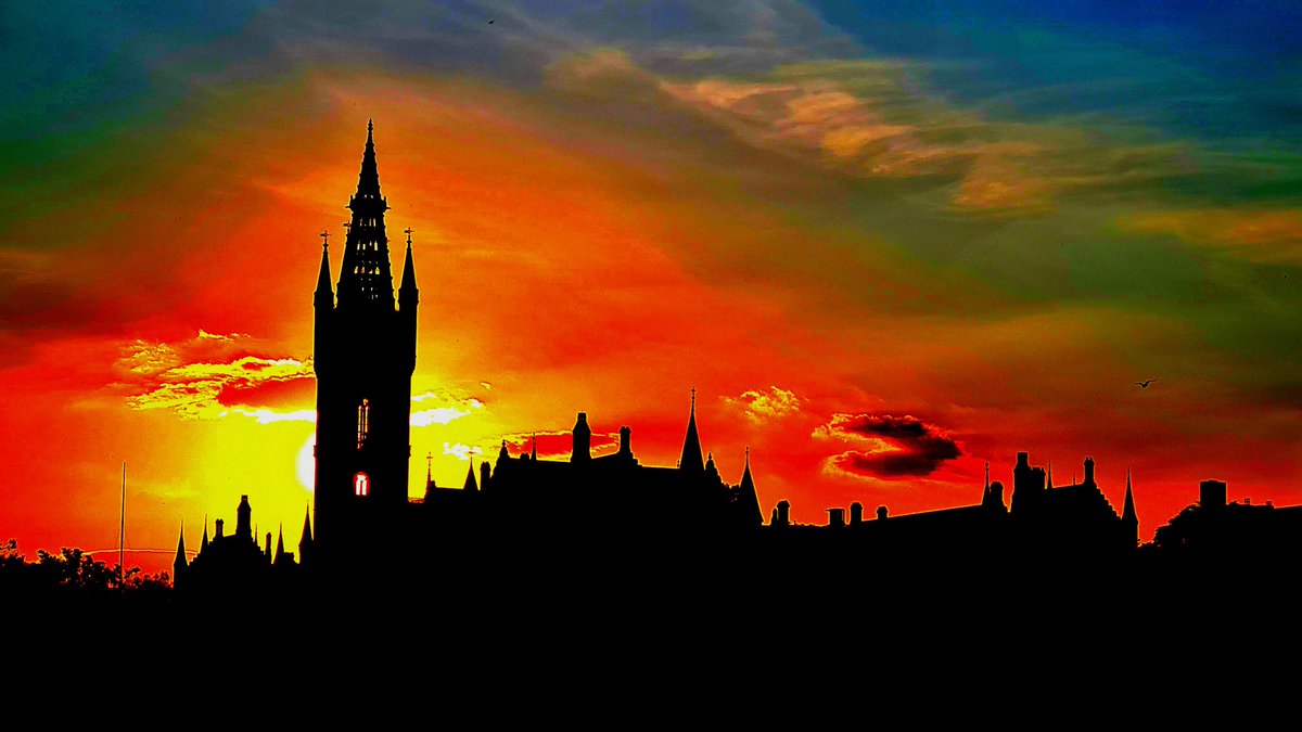 Another shot from Kelvingrove Park of the main buildings of Glasgow University against last night's sunset.

#glasgow #glasgowuniversity #kelvingrovepark #sunset #glasgowsunset #glasgowuniversitytower #silhouette #glasgowbuildings