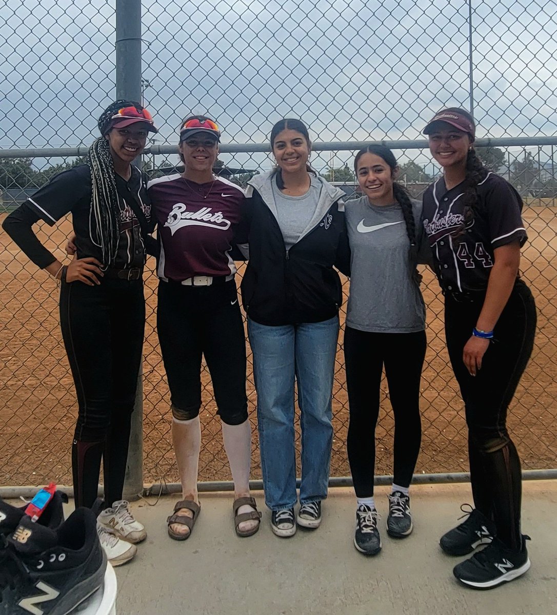 So good to be home in SoCal and see my old @JendroMessick25 teammates!! @giannam27 @JocelynGuz8 @nat_montes_2025 @CastonLyla and special thanks to @jxzmyn_17 for hosting us this weekend. 🫶🏽