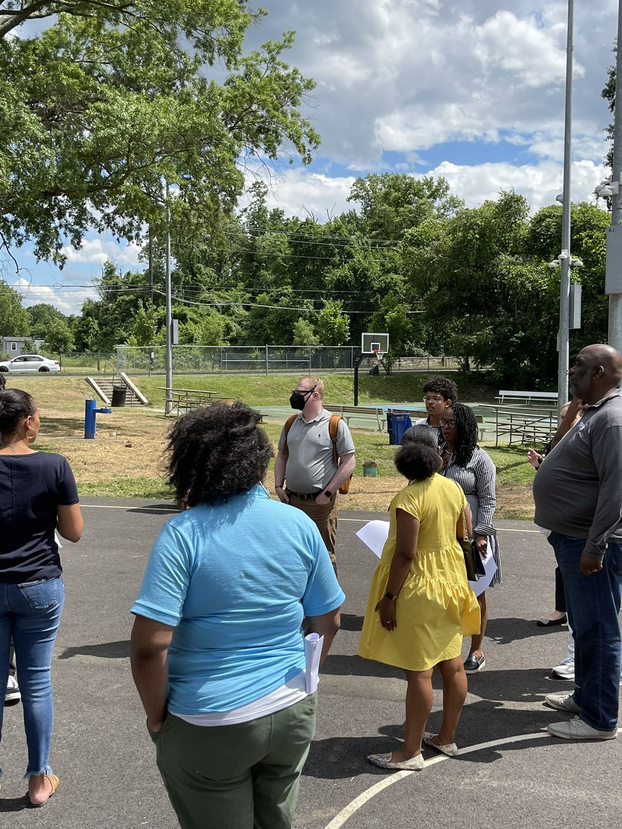RJWarriorrr's tweet photo. Thank you @CMLewisGeorgeW4 and staff, @Eboni_RoseDC, @DCMOCRS, @DCDGS and @DCDPR for the site visit at the Marvin Gaye Rec. Center.
#CapitolView looks forward to a new normal where this rec center can be well maintained and fitting for our historic communities @NEBoundaryCA https://t.co/6UY3YE6O7D
