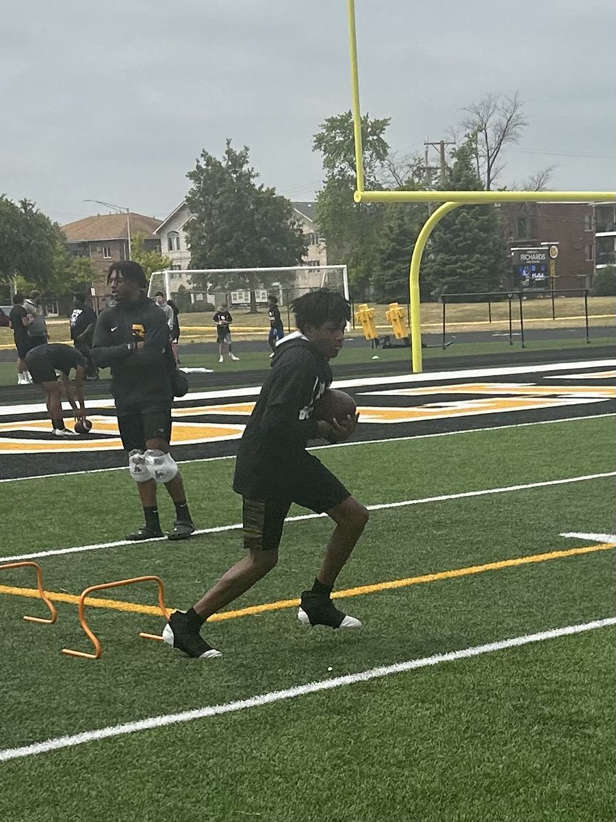 Nephew was out here putting in work at @HLR_FOOTBALL. And you know @MylesMitchelll was putting in hard morning work if he got ice on both knees 🏆🏆🏆🏆