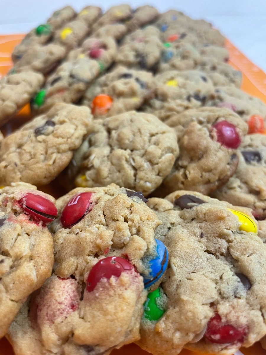 My_SimpleThings's tweet photo. Sweet tooth happiness! Soft &amp; chewy with sugary sweetness, peanut butter, and loaded with chocolate chips and M &amp; M’s. #sweettooth #yummy #cookies #monstercookie https://t.co/oN6eajtjyA  https://t.co/oN6eajtjyA via @My_SimpleThings https://t.co/MmlzbT6f9h