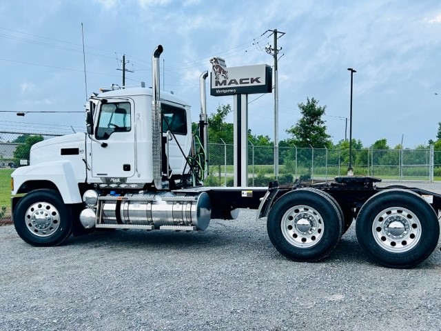 New 2024 Model Mack Pinnacle delivered to Middleton Oil of Greenville, AL today. This Dog is spec’d out with a 505 HP Mack MP8 Engine and Mack MDRIVE HD 12 Speed Automated Transmission. Thank you Pete Coon for your continued trust in Gulf Coast Truck and Mack.