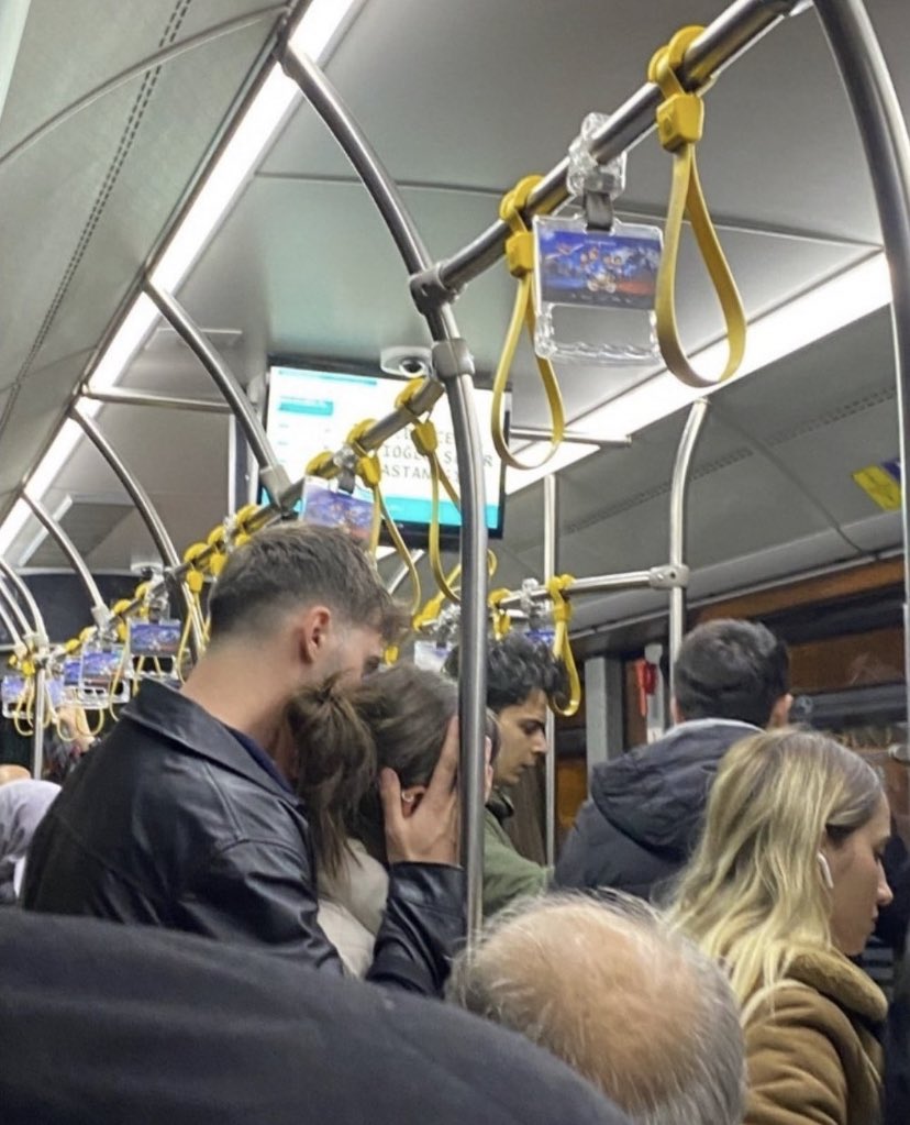 bu arkadas seni seviyorum demese de olur