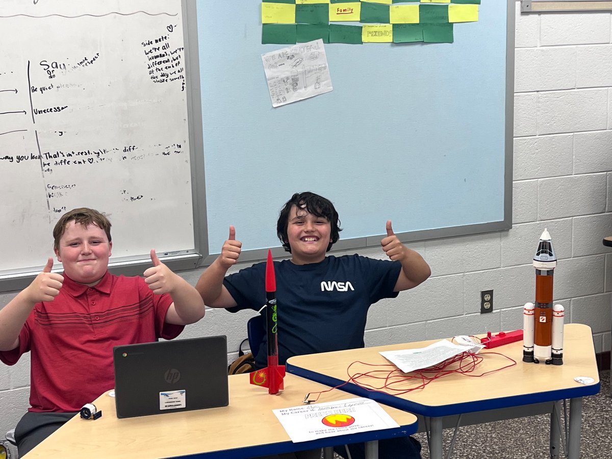 MsBazar5th's tweet photo. Shout out to the other career rooms where chefs, vets, athletes, artists, scientists, and so many others put on a wax-tastic experience!! #ridethewave @Landstown_ES https://t.co/oyan3bfTur