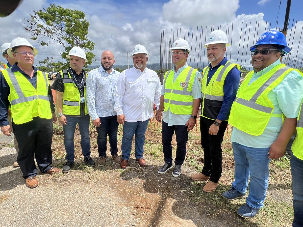 Durante la mañana de hoy recibimos la visita del  gobernador de Puerto Rico, Hon. Pedro R. Pierluisi en el Municipio de Guayama para realizar diversos impactos en beneficio de nuestros contituyentes. 

#Distrito30🇵🇷