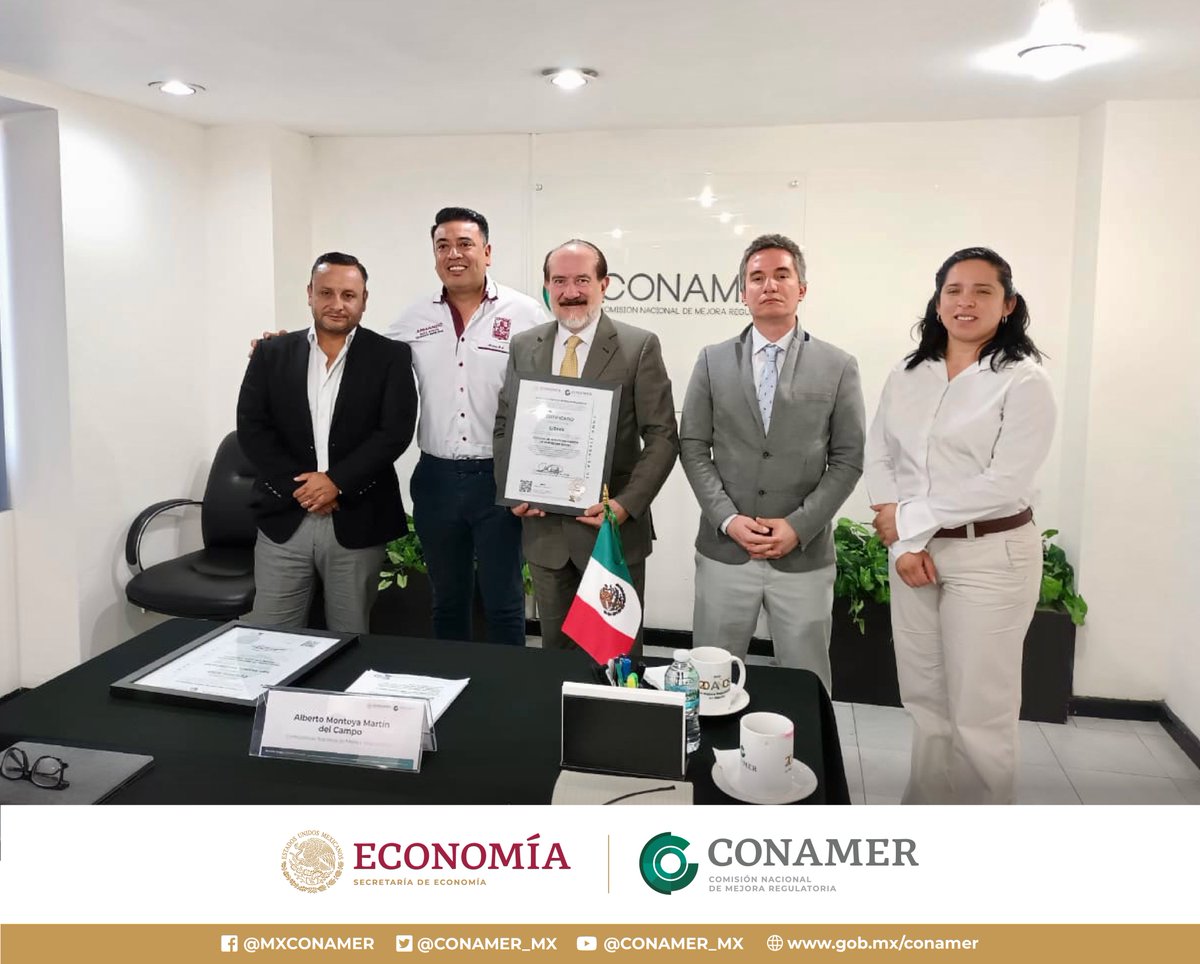CONAMER_MX's tweet photo. Entrega el Comisionado Nacional de Mejora Regulatoria, la certificación #SARE y #PROSARE a los municipios de Libres y San Martín Texmelucan, Puebla. https://t.co/TgM4GUFe1X