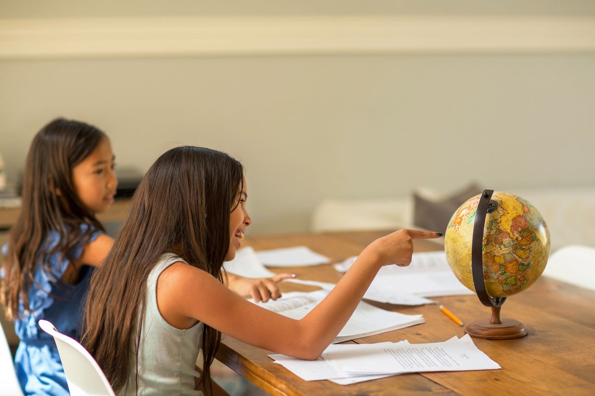 #Skooli's 1:1 professional #onlinetutoring allows your #students time to interact with #experiencededucators. Our teachers are professionals, licensed to teach and support your students, and many also hold advanced degrees, meaning students receive help…