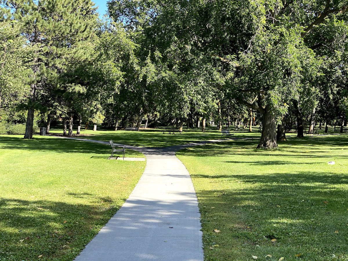We love taking care of our #yeg parks and open spaces! Our crews maintain more than 1,000 parks, 400,000 trees in open spaces and boulevards, 1,500 maintained sports fields and almost 5,000 hectares of natural and naturalized areas. For service levels: edmonton.ca/parkcare.