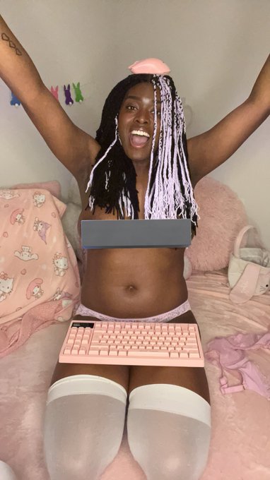 Official Nikky Nyxx - 2 pic. Sharing some silly pictures I took for a sweetie when he got me a gift card for my cam set up 💝. Thank you so much! I love how clacky the keys are 🥰🥰 https://t.co/Hb4AE447Lh