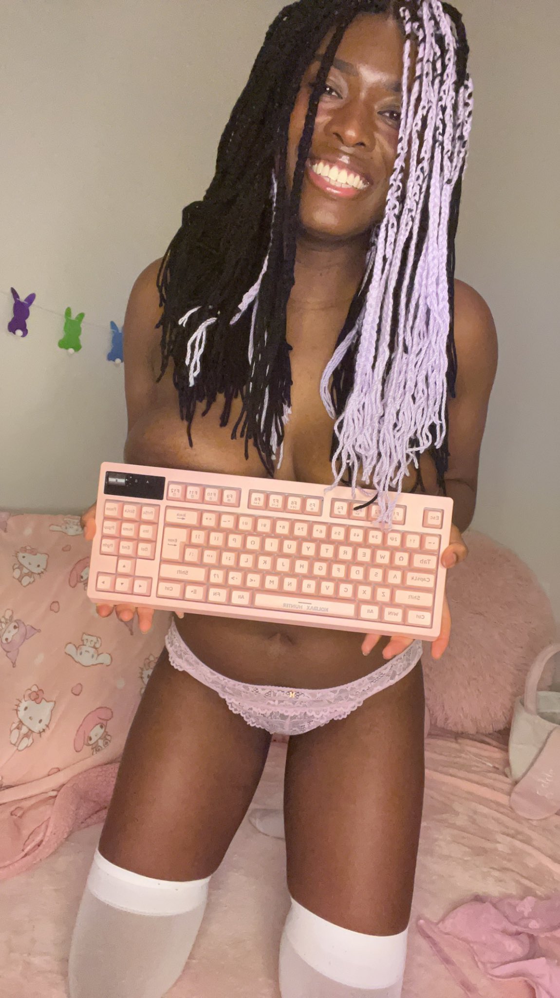 1 pic. Sharing some silly pictures I took for a sweetie when he got me a gift card for my cam set up 💝. Thank you so much! I love how clacky the keys are 🥰🥰 https://t.co/Hb4AE447Lh