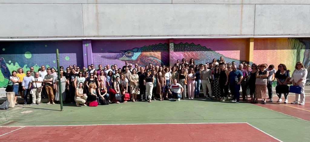 direcmur's tweet photo. Más de un centenar de directores pertenecientes a DIRECMUR han acudido hoy a la formación específica para la realización de la memoria final de curso.Damos las gracias a Carlos,Ramón,Fulgencio y Ángel por su gran trabajo.Y a María del Mar de @educarm por estar presente.Gracias❤️ https://t.co/lKMG0WgiXl