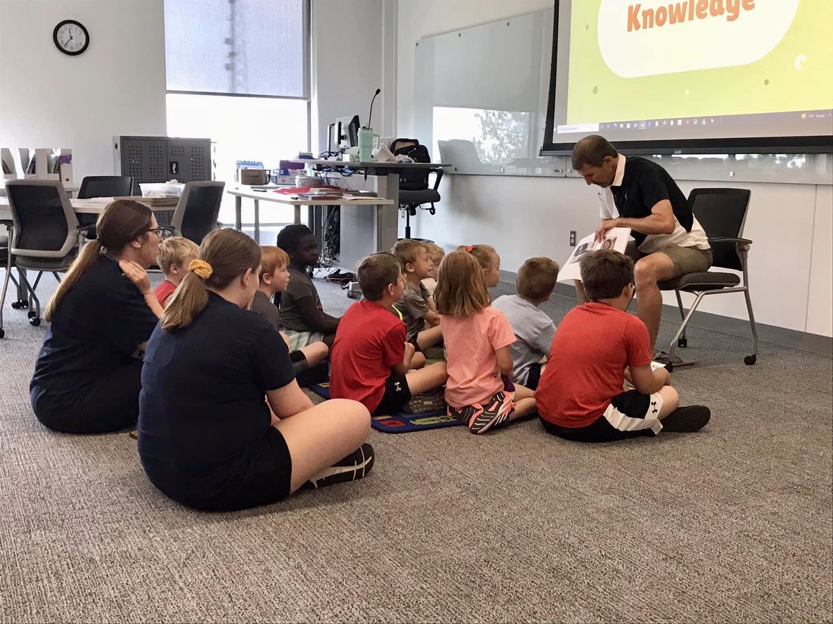 I was happy to read to some of our littlest Lopers in the @UNKearney Loper Launch Camp today. #BeBlueGoldBold