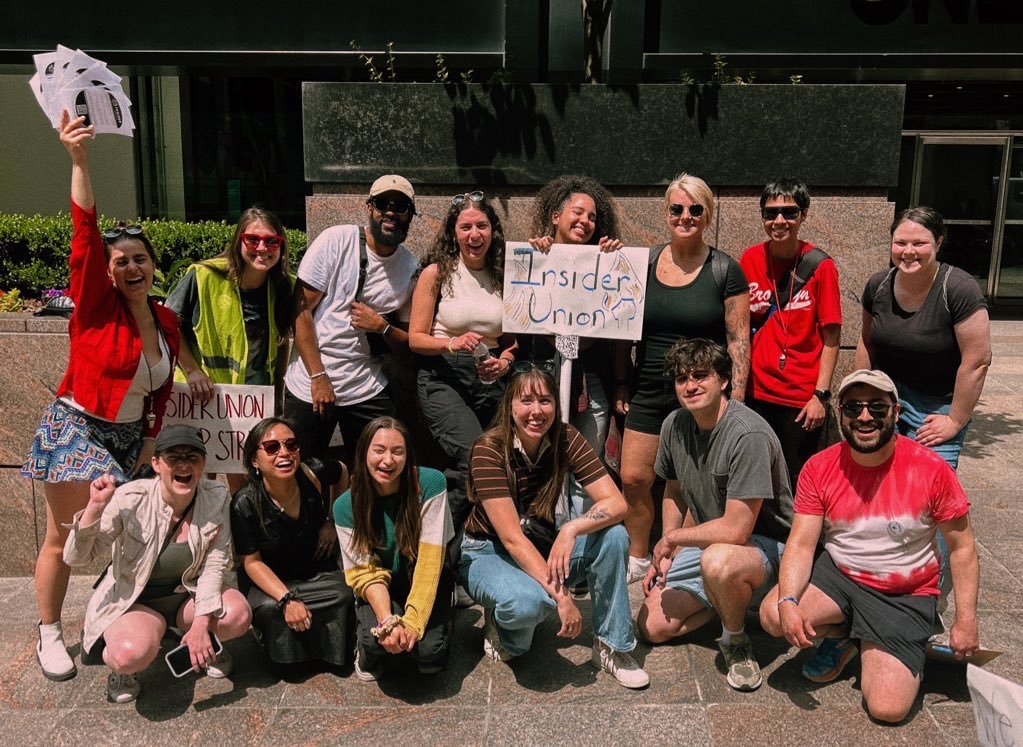 BREAKING: After 12 historic days on the picket line, the @InsiderUnion @nyguild strike is OVER! 

Their tentative agreement includes a $65k salary minimum, just cause, $400k in health cost reimbursements and so much more. 

When we fight together, WE WIN TOGETHER!