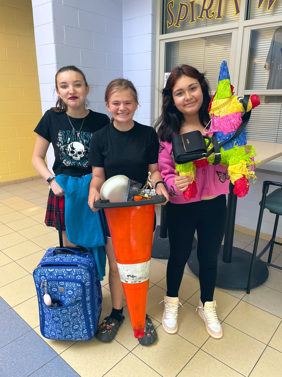 My students understood the assignment.

Yes, you are seeing correctly—there was a kayak for a book bag today 😂👏🏽💯

#spiritweek #wearewjcc #lastweekofschool