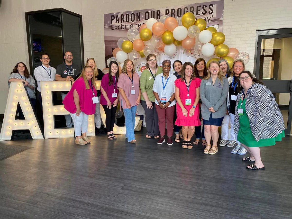 ecsk12_instech's tweet photo. #altic is a great way to learn &amp; network as an instructional tech professional. Our Instructional Tech Specialist, Amy White participated in their Charlie Cohort. Today, she was able to connect with many of them at @AETC_Alabama to catch up &amp; learn from them during sessions! https://t.co/UMPPMPBvSi