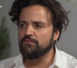 MaxLobosCL's tweet photo. 🔴 VAGO PREMIADO.  Por 6 millones @gabrielboric contrató a este vago. Más que nunca es necesario reducir el tamaño del Estado para que nuestros impuestos, del dinero que tanto nos cuesta ganar, no vaya a parar a bolsillos de ociosos, de vagos y de marxistas como Achurra. https://t.co/U3IBuJphyK