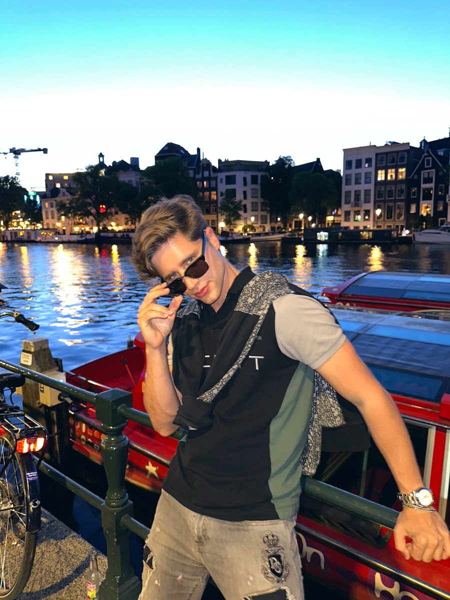 emartineeez's tweet photo. Aaron es mi nuevo fotógrafo. Le veo futuro al chaval. https://t.co/jySCScnAuU