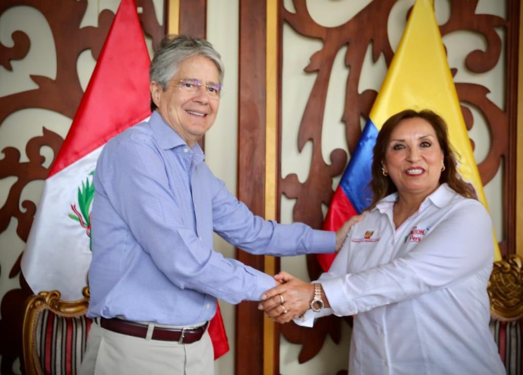 🔴Guillermo Lasso, se reunió con Dina Boluarte, presidenta del Perú, en Piura🇵🇪

"Los ciudadanos de Ecuador y Perú tienen, desde hoy, un centro binacional de atención en frontera en Macará". Mencionó Lasso.