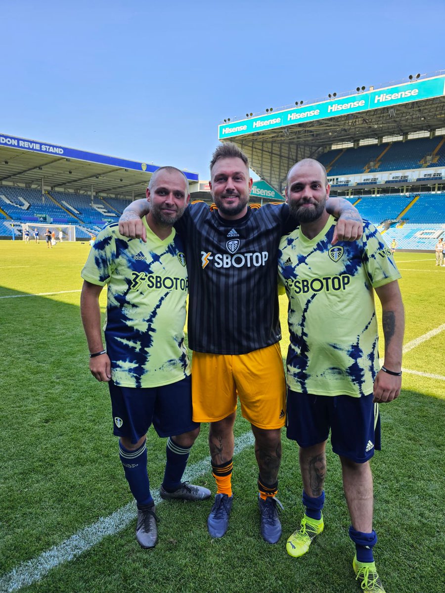 Got to meet these two legends who recently did the 92 miles. To help raise money for the Gary Speed Foundation. Both gents 👏🏼

#lufc #garyspeed #92miles