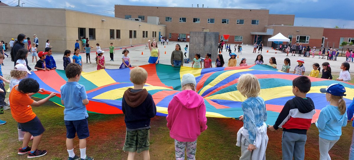 Awesome afternoon raising money for <a href="/HeartandStroke/">Heart & Stroke</a> Jump Rope for Heart! Thank you <a href="/MrsLGray/">Mrs. Lauren Gray (She/her)</a> and team for organizing ❤️