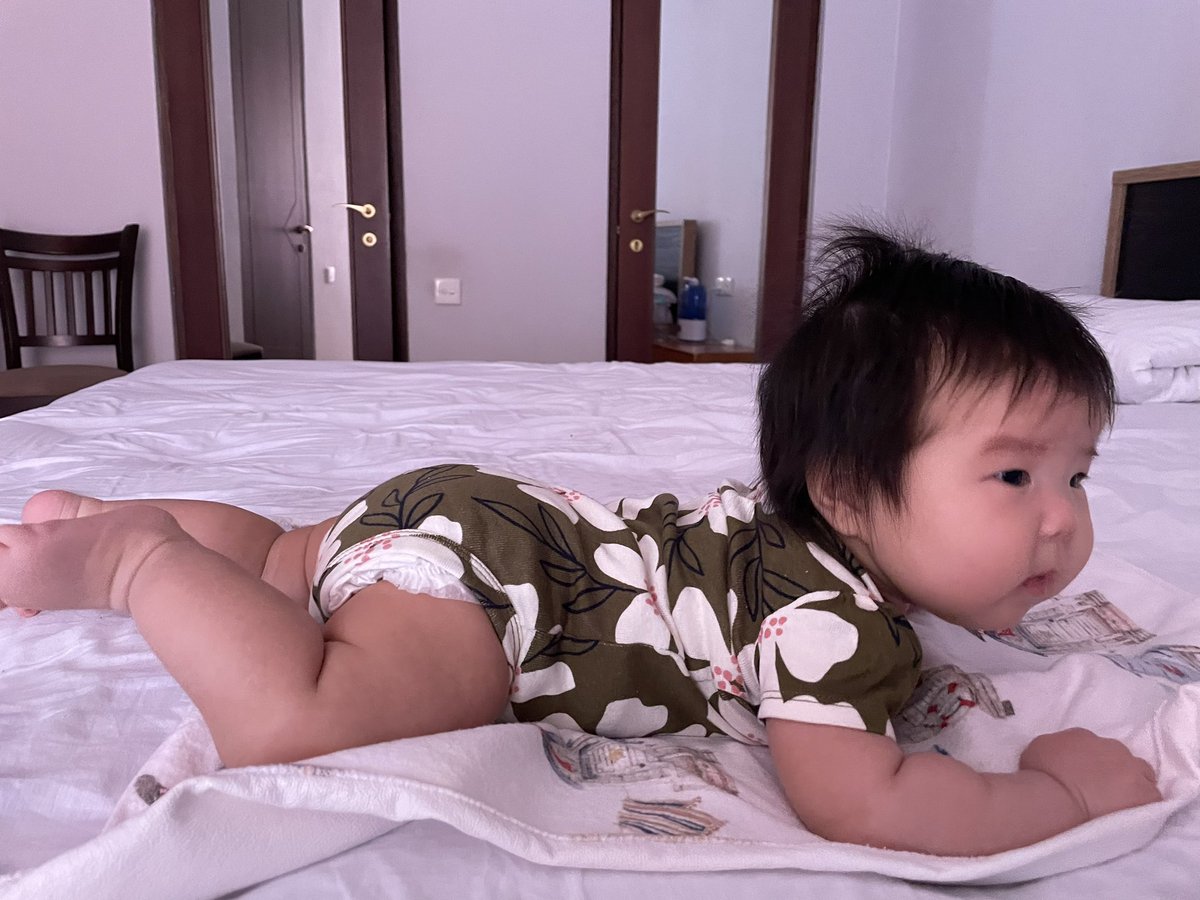 Моя забавная крошка, в воскресенье ей будет 3 месяца! Время летит 🥹🌟