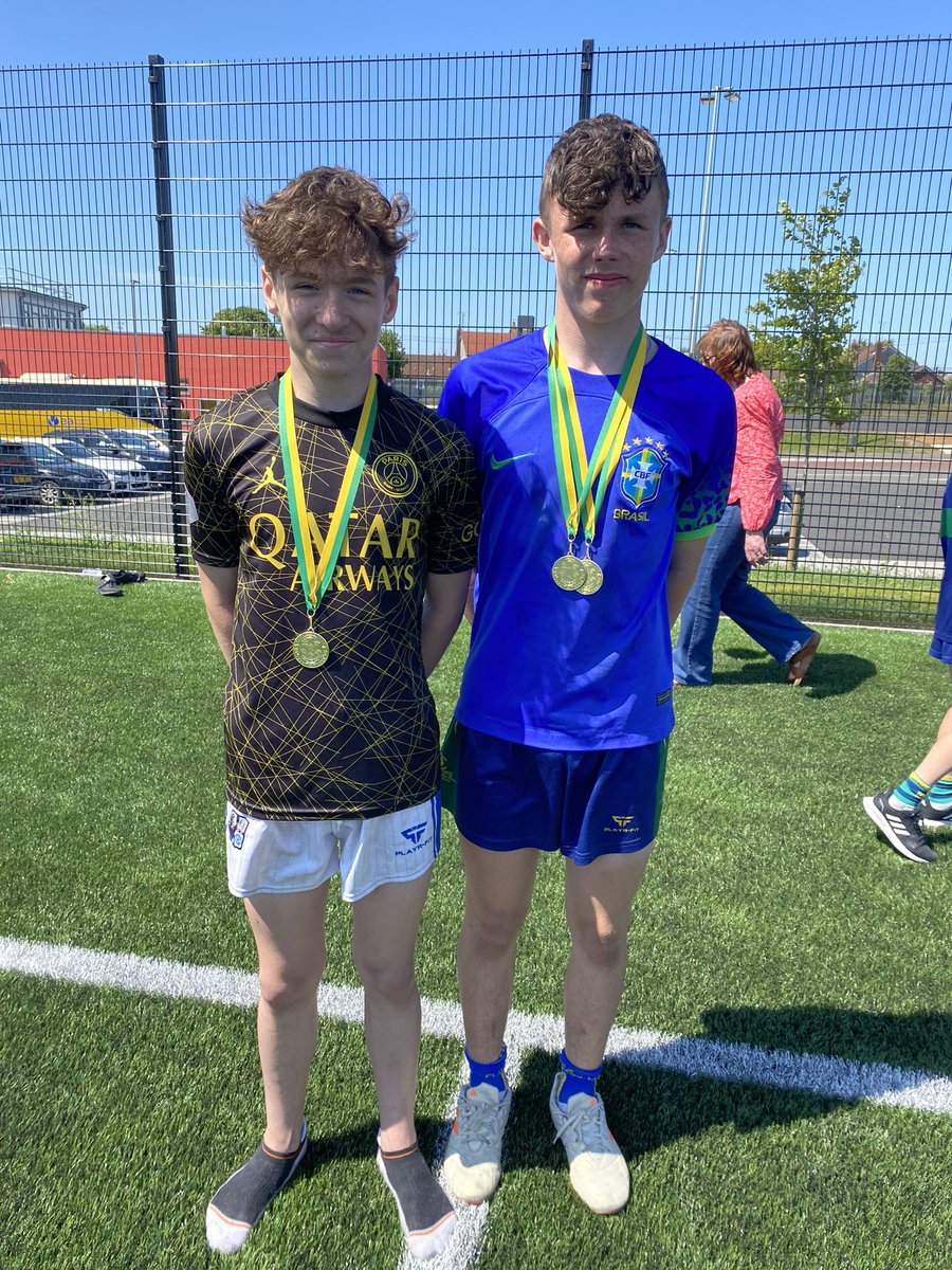 📣🏅Record Breakers🏅📣

Kyle Lennon broke the 200m Year 8 record for the first time in 27 years! 

Cameron Cumiskey broke the 200m Year 9 record for the first time in 25 years! 

Congratulations boys, the future is bright for you both on the sporting field. 🏃@StjoesPE_Sport