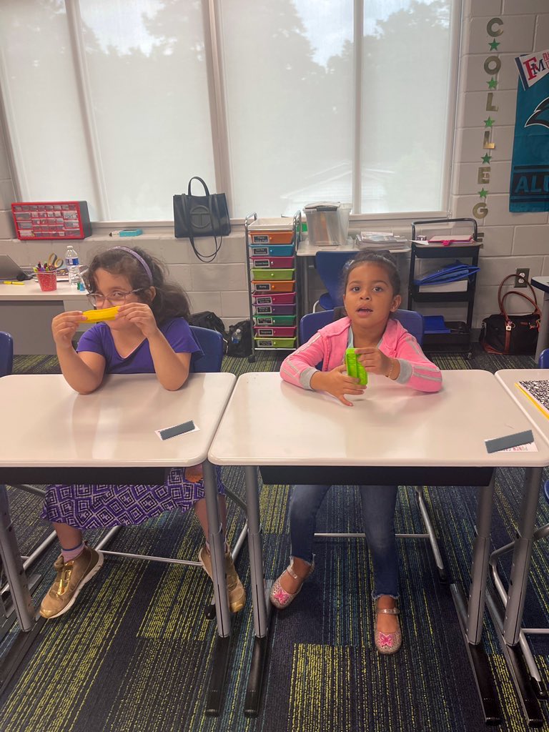 MsKGordon9's tweet photo. Friends of 10 with 10-frame pop its??? Oh, absolutely!! @Bjackson_FLE @misterkthomas @ForestLakeEagle @Davis_FLE https://t.co/71RhmgJrEK
