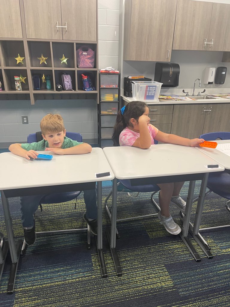 MsKGordon9's tweet photo. Friends of 10 with 10-frame pop its??? Oh, absolutely!! @Bjackson_FLE @misterkthomas @ForestLakeEagle @Davis_FLE https://t.co/71RhmgJrEK