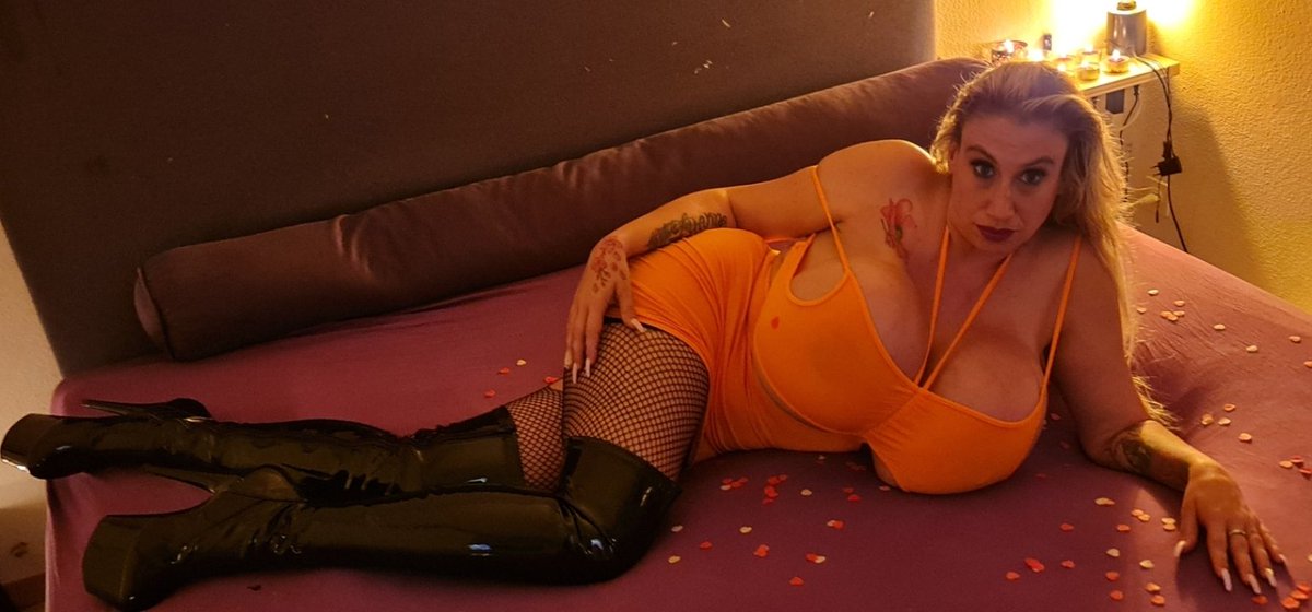 score_busty's tweet photo. Support for the return of Cassandra "episode 8"
@CH4Kcc #backofcassandra "new plastic fake body outstanding!"  #5160cc #BBL #assimplants #bimbodoll (new tweet every week)😍 https://t.co/C4Ap7d9Ymr