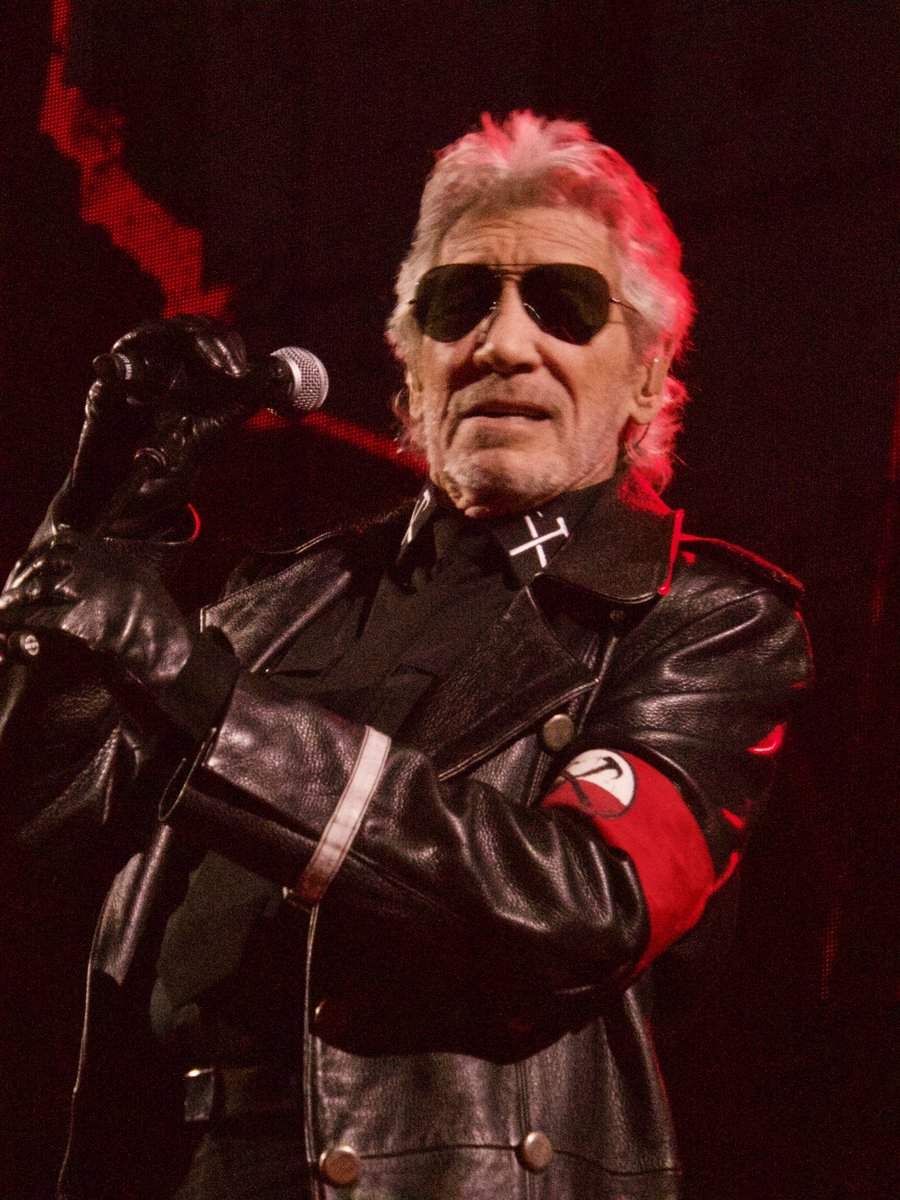 @rogerwaters and his band play what could be their last arena show in London, England, at @TheO2 on June 7th, 2023. I do hope that is not the case. #rogerwaters #thisisnotadrill @DaveKilminster