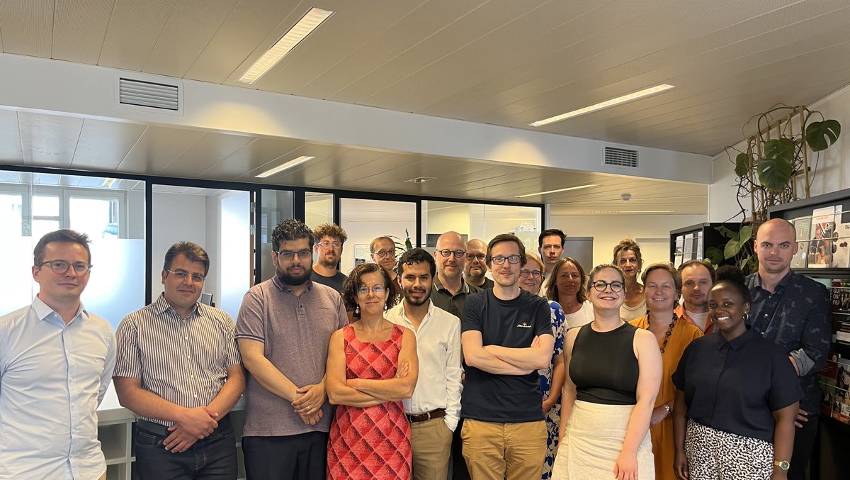 VLIRUOS's tweet photo. 📢Great #News! 🎉#Vliruos will receive an honorary #doctorate from @uniluofficiel for our #impact-ful #partnerships addressing #global #challenges. Many thanks for amplifying our commitment to #SustainableDevelopment. Together, let's #act for #change ⏩https://t.co/AXyPkQqZY6 https://t.co/j8bU33WhNi