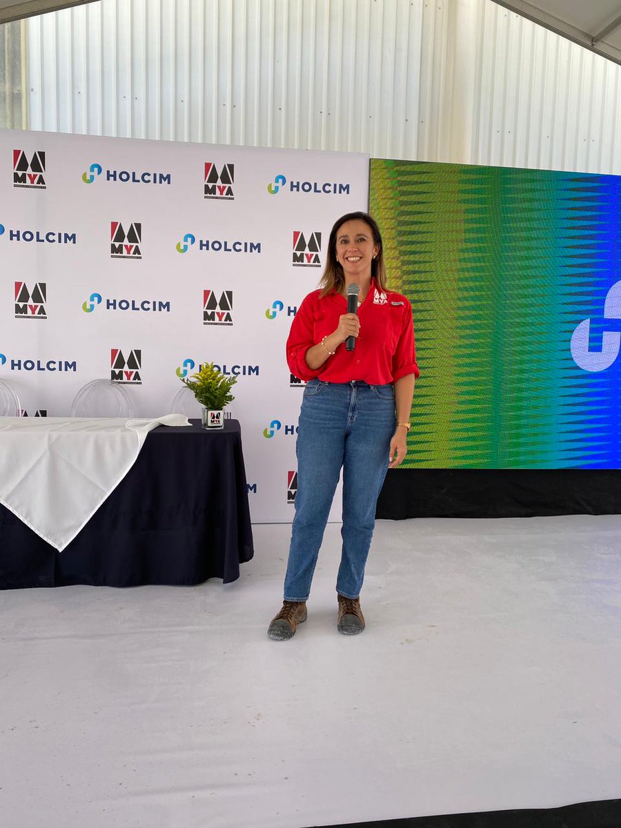 melieli_mm's tweet image. Con orgullo comparto que @Holcim ya está en Guatemala.  Este día anunciamos la unión de la empresa guatemalteca Minerales y Agregados a Grupo Holcim. #ConstruyendoProgreso