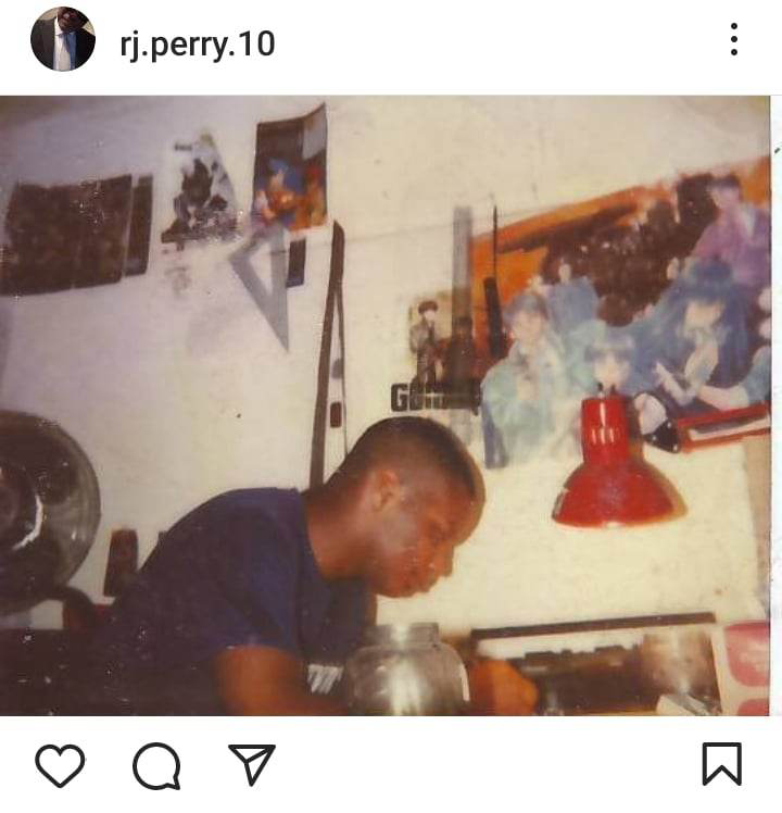 RJP7570's tweet photo. Congrats bro. On reaching 300 issues. Writing, drawing, inking, colorins, lettering. WOW and thats after restarting after vol 1 black and white. #comics https://t.co/sl7adwO8DZ