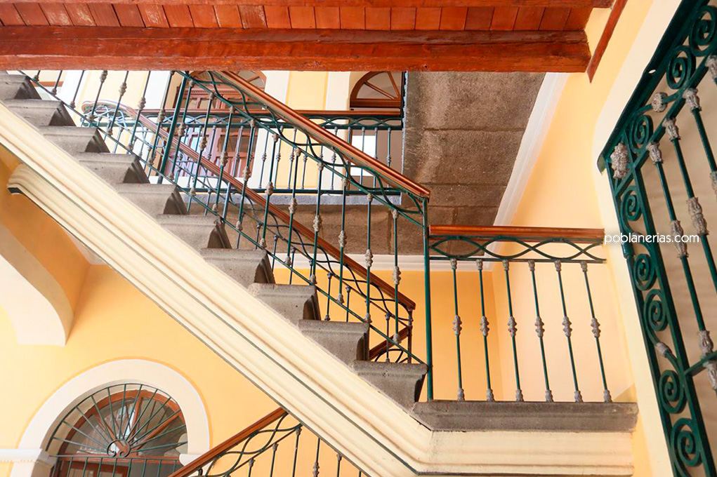 Poblanerias's tweet photo. La #CasaAmarilla, uno de los edificios que alberga el Instituto de Ciencias Sociales y Humanidades “Alfonso Vélez Pliego” #ICSyH de la @BUAPoficial fue reinaugurada este miércoles 14 de junio. https://t.co/ly8IHxTMzZ