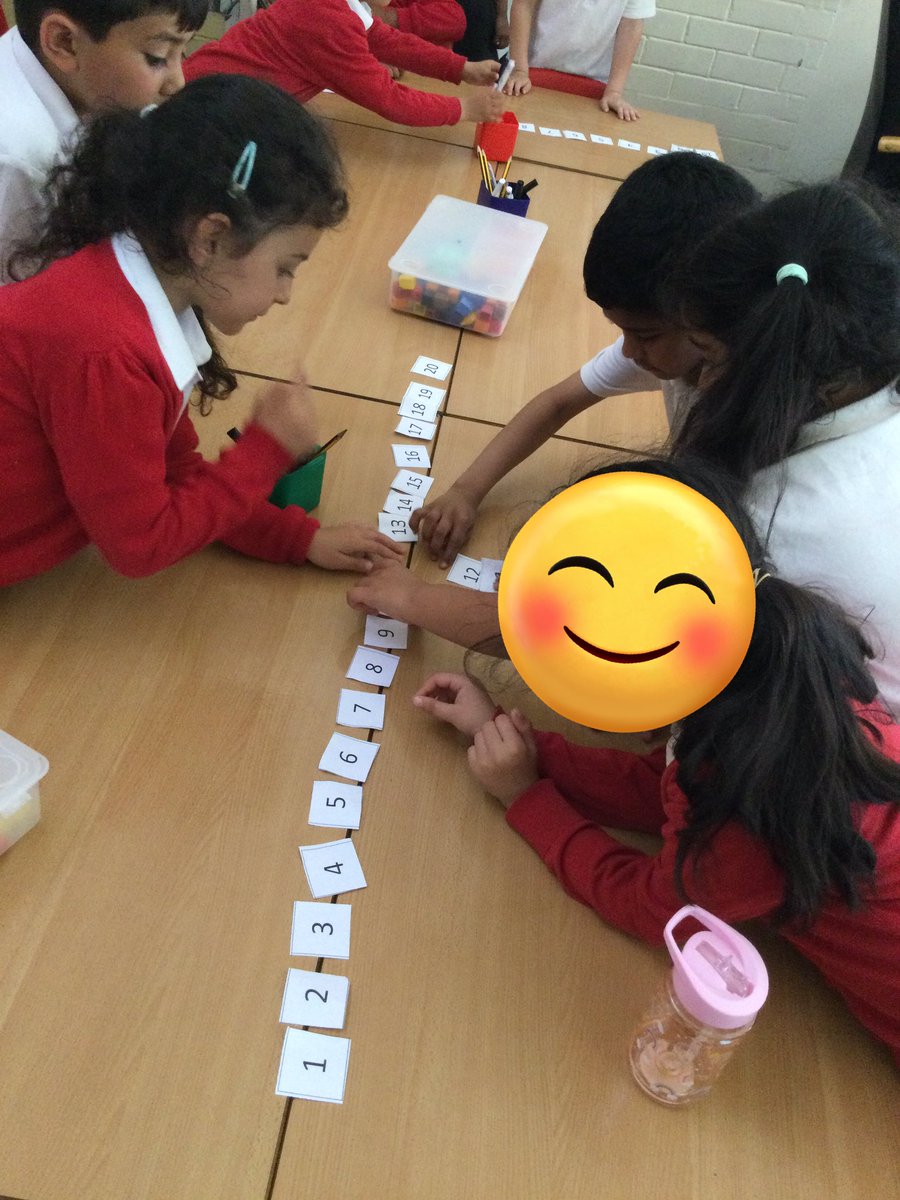 LeighPrimary's tweet photo. Year 1 have been learning to order and represent numbers to 20. #concrete #Year1 #maths #orderingnumbers #representingnumbers #teamwork https://t.co/J3HnGUi1bY