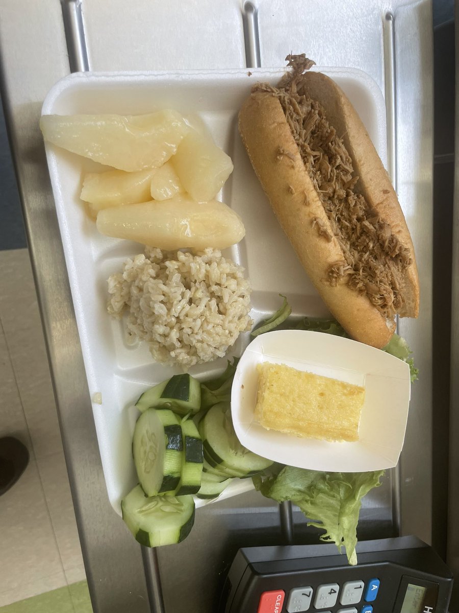 UPSNutrition's tweet photo. Finished the last full day at UHS with student fave - pulled pork, and some live music!! Good luck on finals!! https://t.co/SBGm58ES3A