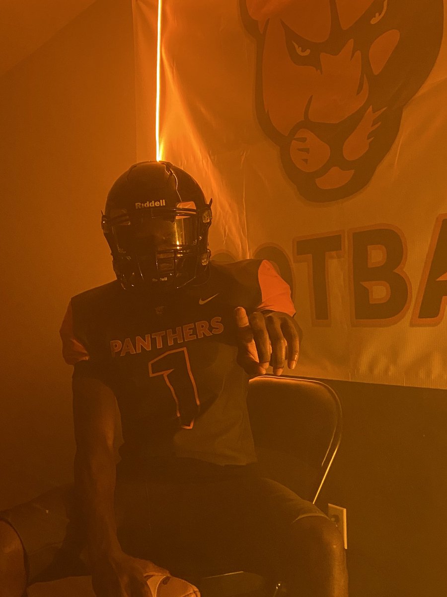 Had a great Visit with <a href="/EMAPFootball/">Greenville University Football</a>  today thanks again for having me <a href="/CoachLBell/">Lamar Bell</a> <a href="/Coachschomaker/">Robbie Schomaker</a> 🙏🏾