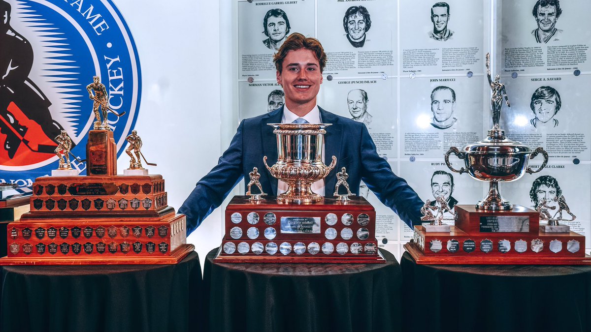 Matt Maggio (<a href="/NYIslanders/">New York Islanders</a>), received some hardware today! #WindsorSpitfires 🤩🏆