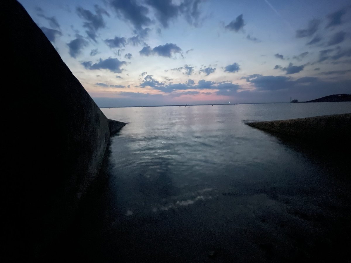 Quick stop at Colwell Bay to finish off paper work and get last light stand to completed, before we continue our night shift on the Island! @IOWNHS @IOWNHSCareers @IoWNHSEducation @TeamIOWNHS @4PWRRTigers 

#TigerMedic